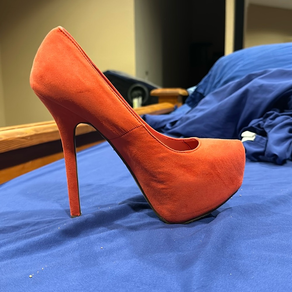 Breckelle’s very high heels size 8.5